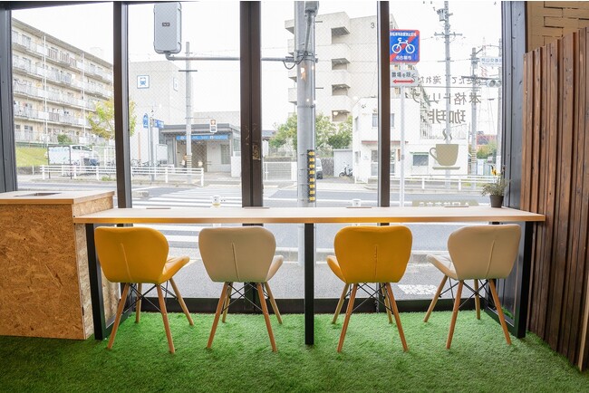 外の光が差し込む窓際席 外の光が差し込む窓際席