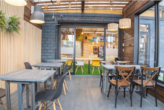 外の雰囲気を感じることができるインナーテラスを併設 外の雰囲気を感じることができるインナーテラスを併設