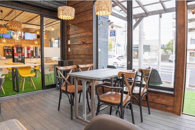 外の環境音も聞こえるので打合せや会話もし易い 外の環境音も聞こえるので打合せや会話もし易い