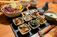 【ウッドデザインパーク瀬戸】秋冬限定:山の恵を味わう ジビエ×自然薯鍋がグランピングの夕食として登場!古民家で味わう絶品蝦夷鹿鍋とおばんざい6品 11月16日(土)から提供開始