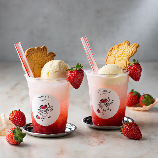 いちごのクリームソーダ　ICHIBIKOクッキー付き　864円