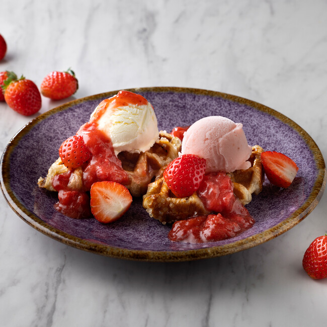 クロッフルプレート(gelato & strawberry) 焼き立てクロッフル、バニラ&ミガキイチゴジェラート、ミガキイチゴコンポート、生いちご ※ドリンク代別途 クロッフルプレート(gelato & strawberry) 焼き立てクロッフル、バニラ&ミガキイチゴジェラート、ミガキイチゴコンポート、生いちご ※ドリンク代別途