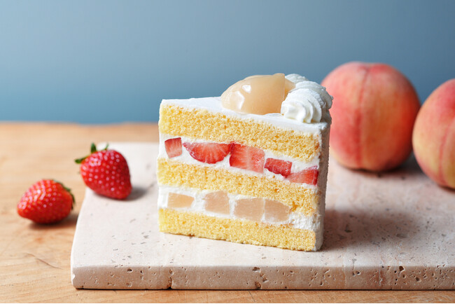 白桃といちごのショートケーキ
