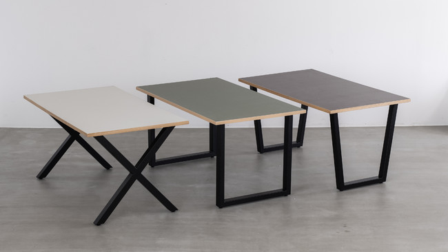 今注目の建築素材・リノリウムを使った家具をもっと身近に。新進気鋭のインテリアブランドKanademonoが、6万円台で全21色のテーブルを発売
