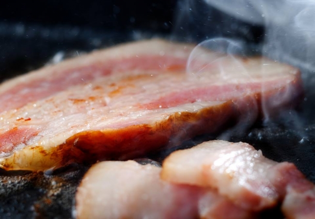 食品のミシュランとも呼ばれる国際味覚審査(International Taste Instirute)のコンテストで4年連続三つ星受賞中のベーコン 食品のミシュランとも呼ばれる国際味覚審査(International Taste Instirute)のコンテストで4年連続三つ星受賞中のベーコン