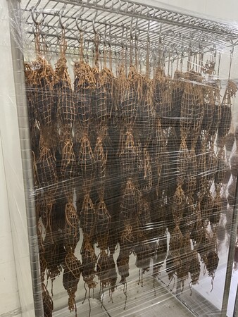 4ヶ月もの時間熟成されて出来上がる逸品。 4ヶ月もの時間熟成されて出来上がる逸品。