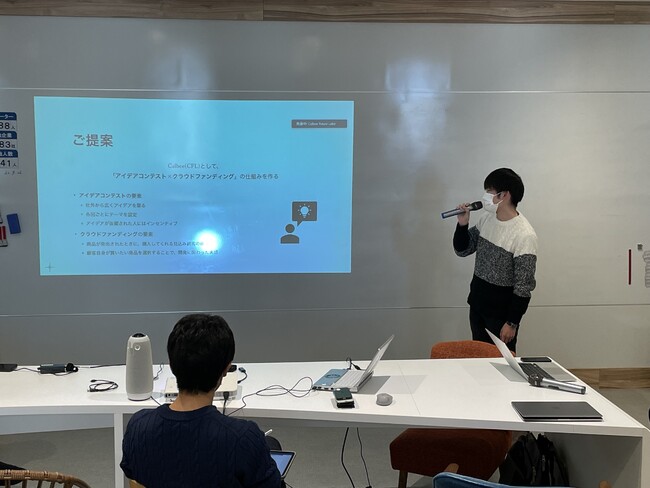 「アイデアコンテスト×クラウドファンディング」について説明する瀬戸新さん(教育学部3年) 「アイデアコンテスト×クラウドファンディング」について説明する瀬戸新さん(教育学部3年)