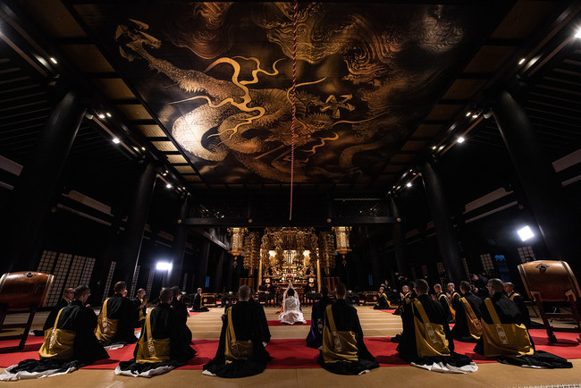 久遠寺本堂天井に描かれた大きな龍