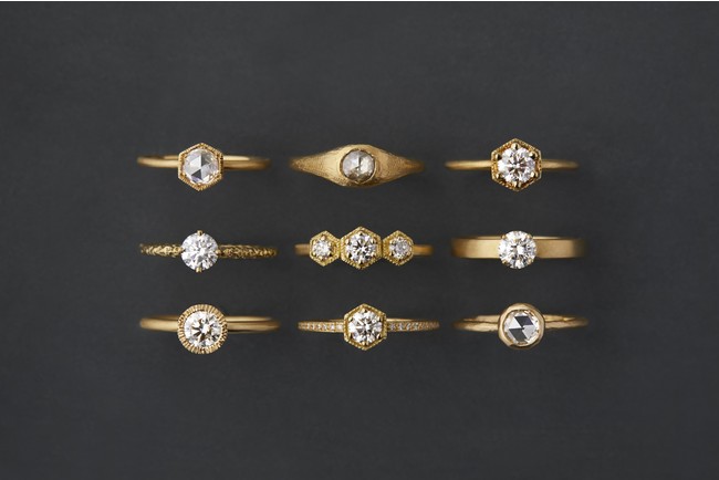 リング(18KYG・ダイヤ)左上¥660,000、左中¥602,800、左下¥666,600、中上¥831,600、中央¥589,600、中下¥718,300、右上¥657,800、右中¥952,600、右下¥660,000(全て税込価格) リング(18KYG・ダイヤ)左上¥660,000、左中¥602,800、左下¥666,600、中上¥831,600、中央¥589,600、中下¥718,300、右上¥657,800、右中¥952,600、右下¥660,000(全て税込価格)