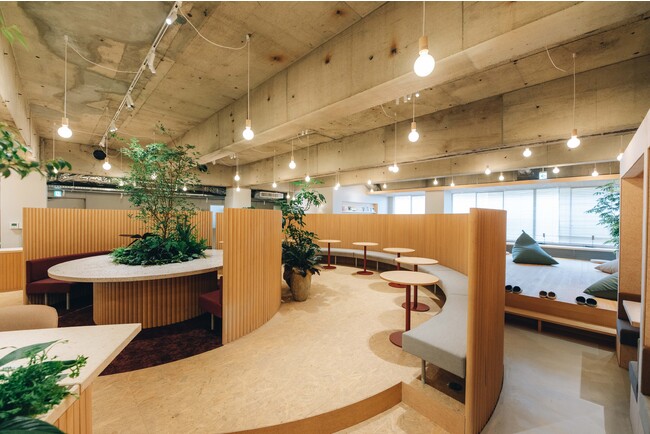 緑あふれる開放的なワークラウンジ 緑あふれる開放的なワークラウンジ