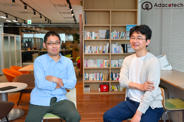 共著者：（左）取締役 伊藤 桂一 （右）主任エンジニア 伊部 卓秀