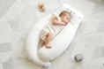 寝かしつけの“育児タスク”を軽減。赤ちゃんが安心して眠れる胎内姿勢を再現する「bebenuvo ハグピロー」がリニューアル