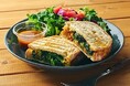 たんぱく質がしっかり摂れるのに、脂質にもうれしい配慮。プラントベースのホットサンドが、スムージー専門店「F&P」で登場
