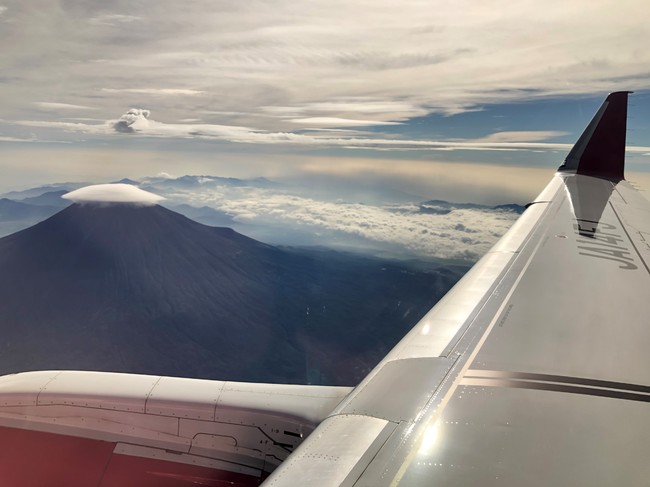 機窓からの富士山　　