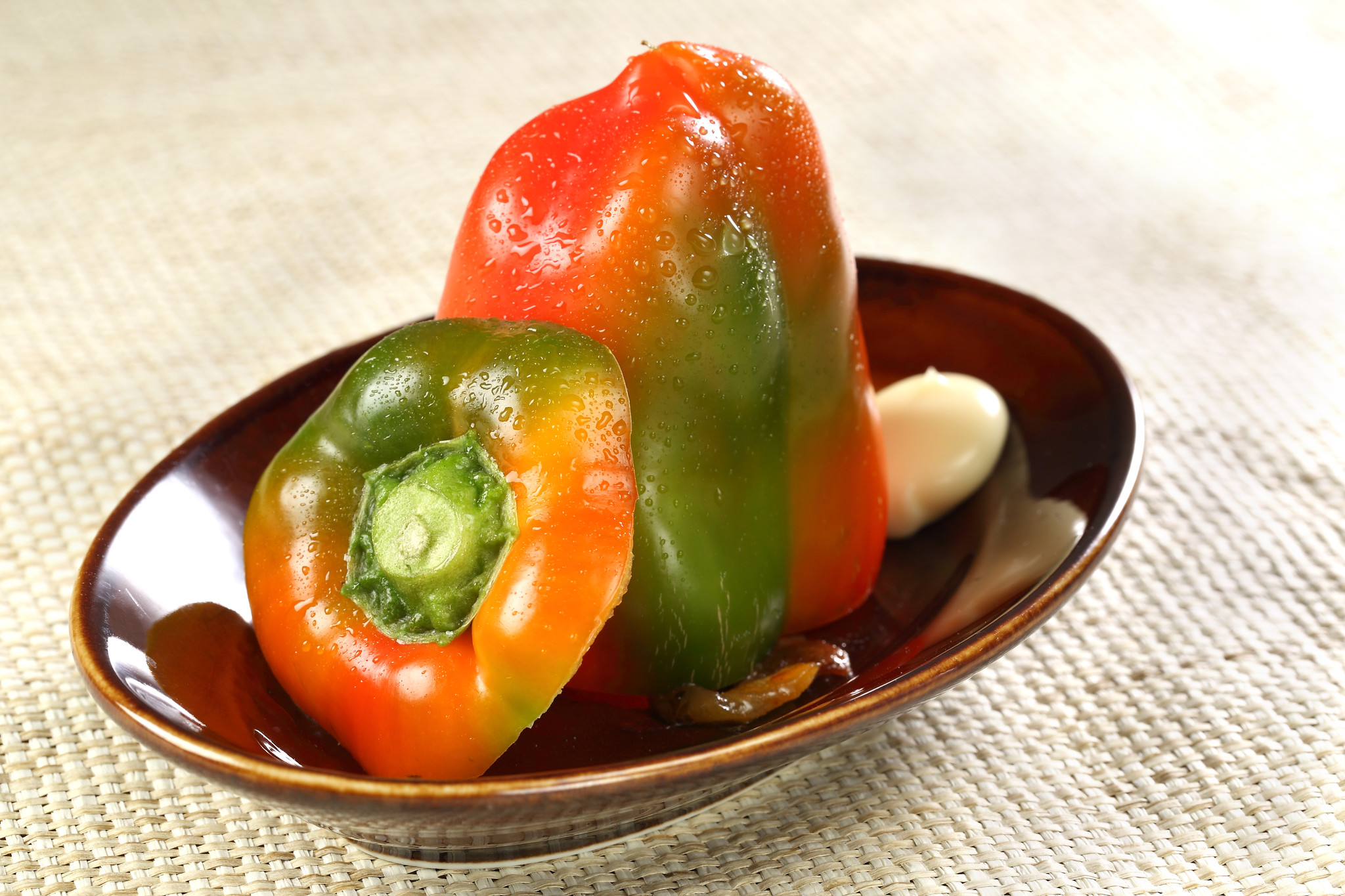 流通に乗らない 幻 のピーマン 虹色ピーマン 菅原さんの 焼肉虹ぴー 宮崎県日南市塚田農場および鹿児島県霧島市塚田農場にて4月24日より提供開始 Aphdのプレスリリース