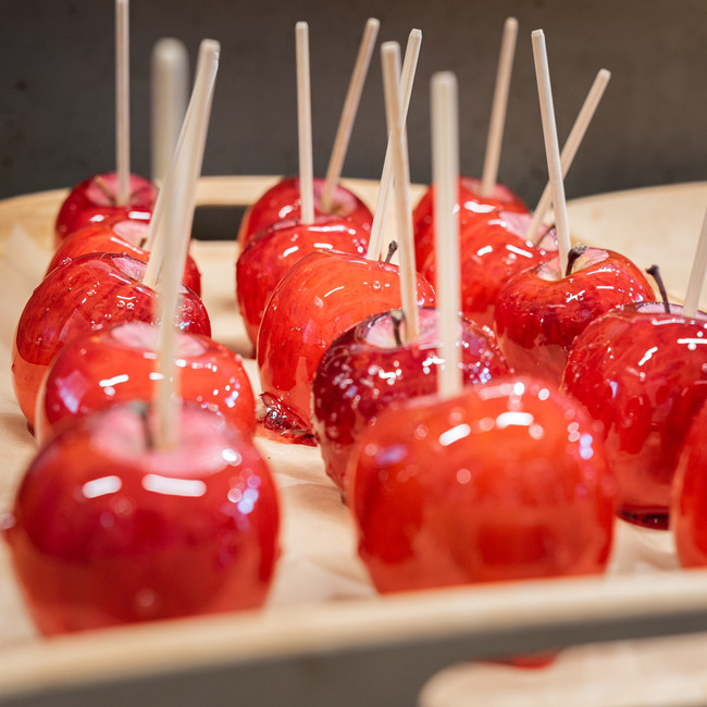 愛知初の常設店舗】東京で行列のりんご飴専門店「代官⼭Candy apple 