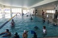 この夏、地域の笑顔が集まる場所へ!コ・ス・パで、プール開放イベントを開催 家族と、友達と、会員以外の皆さんもコ・ス・パの屋内プールで、最高の思い出をつくりましょう!