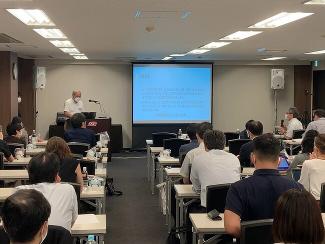 (第一回ヘルメット適正治療研修会の様子) (第一回ヘルメット適正治療研修会の様子)