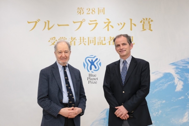 ブループラネット賞を受賞したジャレド・ダイアモンド教授(左)、エリック・ランバン教授(右)