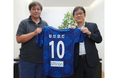 【シマダグループ】カンボジアサッカー協会へ寄付－現地での出会いから芽生えた支援。ユニフォームにグループロゴを掲出－