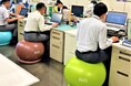 バランスボールで転倒リスク大幅低減!福岡市職員を対象にした実証実験で成果を実証