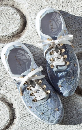 フラワーレーススニーカー 11,990円 ■タカシマヤ ゲートタワーモール5階 ランダ フラワーレーススニーカー 11,990円 ■タカシマヤ ゲートタワーモール5階 ランダ