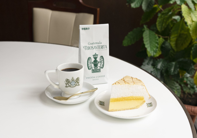 <イノダコーヒ> レモンパイ(1カット)601円 ホットコーヒー(アラビアの真珠) (1杯)651円 <イノダコーヒ> レモンパイ(1カット)601円 ホットコーヒー(アラビアの真珠) (1杯)651円