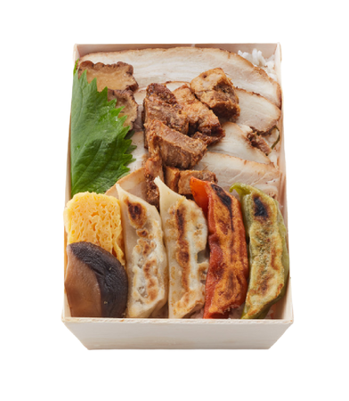 秋田県<餃子の餃天>桃豚チャーシューと3色餃子弁当 1,296円 ※各日150折限り ※実演 秋田県<餃子の餃天>桃豚チャーシューと3色餃子弁当 1,296円 ※各日150折限り ※実演