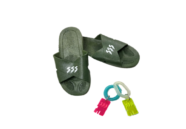 <SSS>SSS サンダル 3,300円 SSS×Chain&co.銭湯キーブレスレット 2,000円 <SSS>SSS サンダル 3,300円 SSS×Chain&co.銭湯キーブレスレット 2,000円