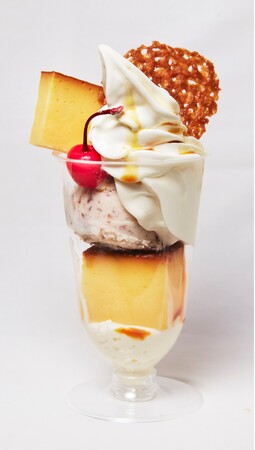 7日（火）までの出店 ＜円山牛乳販売店＞ ニュープリンと北海道牛乳ソフトパフェ 1,100円 ※各日150杯限り