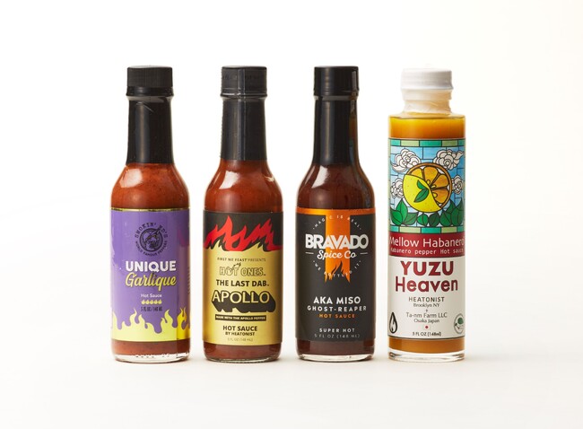 ＜Hot Sauce Bar＞ 左からユニーク・ガーリーク 2,200円※20点限り、ザ・ラスト・ダブ：アポロ 3,500円※35点限り、アカミソ 2,200円※10点限り、ユズヘブン 1,800円※50点限り