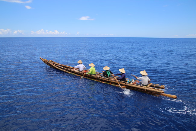 2017 年に台湾の海で行った竹筏舟イラ1 号の実験。（写真：海部陽介） 