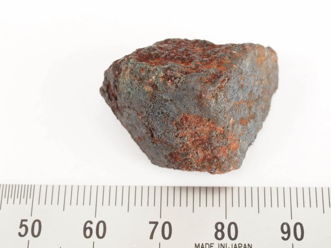 習志野隕石3号（溶融皮殻で覆われている部分）