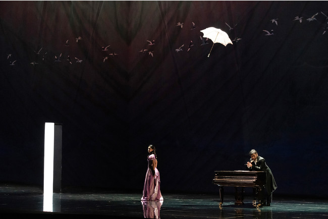 新国立劇場『椿姫』2019年公演より 撮影:寺司正彦 新国立劇場『椿姫』2019年公演より 撮影:寺司正彦