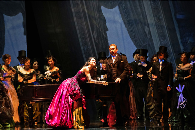 新国立劇場『椿姫』2019年公演より 撮影:寺司正彦 新国立劇場『椿姫』2019年公演より 撮影:寺司正彦