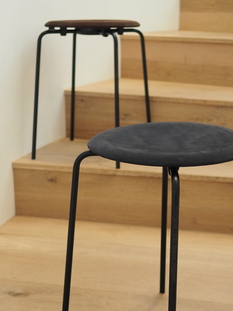 FRITZ HANSEN × FRAGMENT ドットスツール BLACK スツール 椅子/チェア インテリア・住まい・小物 即納/取寄せ