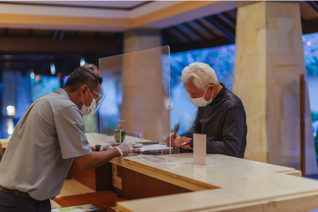 バリ島へ約2年振りに到着した国際線の旅行者をアヤナリゾートが歓迎 Ayana Hotel 外食業界の新店舗 新業態など 最新情報 ニュース フーズチャネル