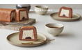 しっとり感とふんわり感を両立させたロールケーキに新フレーバーが1日限定で登場！コーヒーの香り漂うクリームにカカオソースを合わせた「square roll cake cafe mocha」