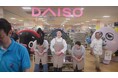 ミュージックビデオにも注目！DAISO店舗と働く仲間をイメージした新曲「演歌 はっぴーぷらいすぱらだいす」、JOYSOUNDでカラオケ配信をスタート！