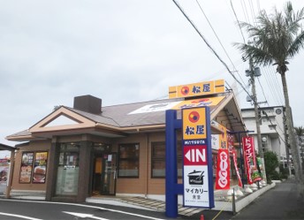 松屋フーズ 牛めしとカレーの複合型店舗 北谷美浜店 オープン 株式会社松屋フーズホールディングスのプレスリリース