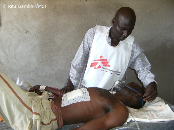 ダルフールから避難し、ティシにあるMSFの病院で治療を受ける患者（2013年7月撮影）