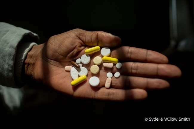 南アフリカのMSFプロジェクトで薬剤耐性の治療を受ける患者