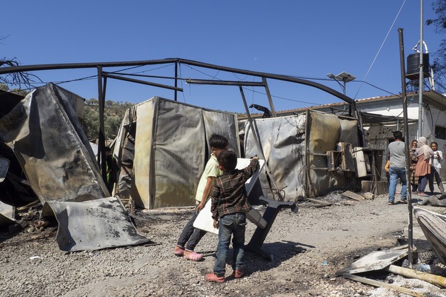 火災によって焼け落ちたモリア難民キャンプ内部＝9月9日撮影 © MSF