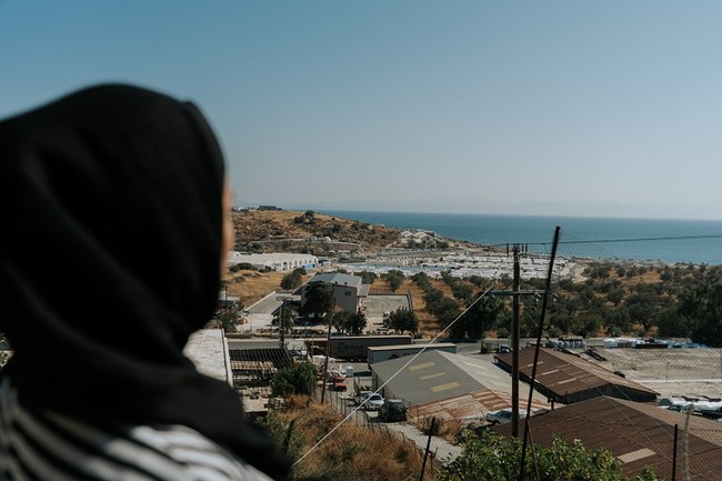ギリシャ・レスボス島に2年以上滞在するアフガニスタン難民の女性 (C) MSF ギリシャ・レスボス島に2年以上滞在するアフガニスタン難民の女性 (C) MSF