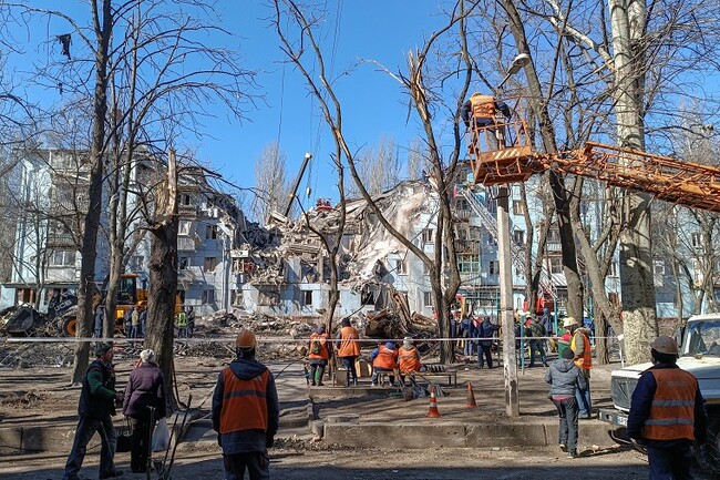 ザポリージャ市でミサイルによって破壊された住宅＝2023年3月2日　(C) MSF