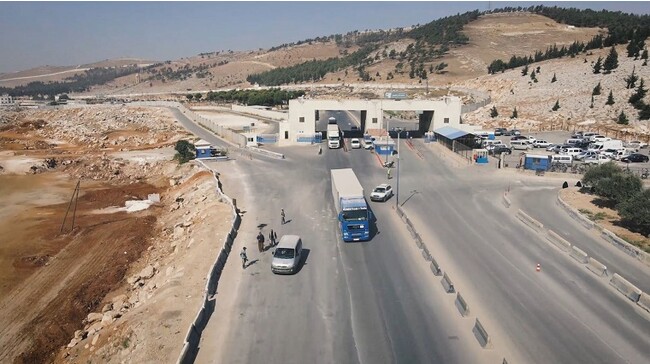 トルコとシリア北西部をつなぐバブ・アル・ハワ国境検問所　(C) MSF