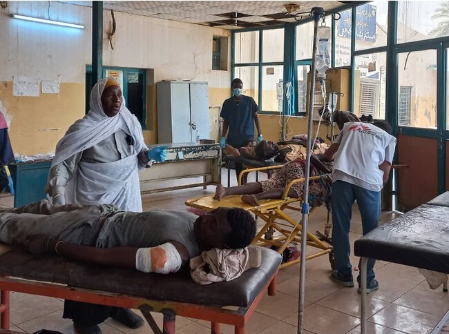 MSFが支援するバシャール大学病院では9月10日に市場で発生した爆発で、60人以上の負傷者と43人の死者を受け入れた＝2023年9月10日 (C) MSF
