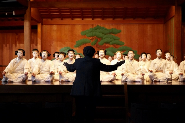 ”東洋オペラ”として舞台化された「古事記」を梅若能楽学院会館にて指揮するレオニード・アニシモフ