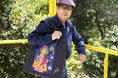 【横尾忠則さんの未発表作品がトートバッグに】「新潮QUE」年間購読者への特製ノベルティと、そのメイキング記事を公開中。