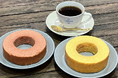 綿半から“しっとり”を味わう白と赤のバウムクーヘンが新登場
